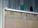 Freiliegende innere Fensterbank unter dem Fenster